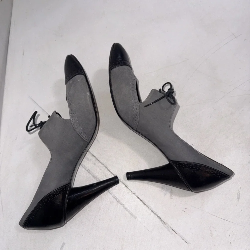 Via Spiga Gray Suede Black Leather Wingtip Brogue Tie Pumps Heels Size 8.5